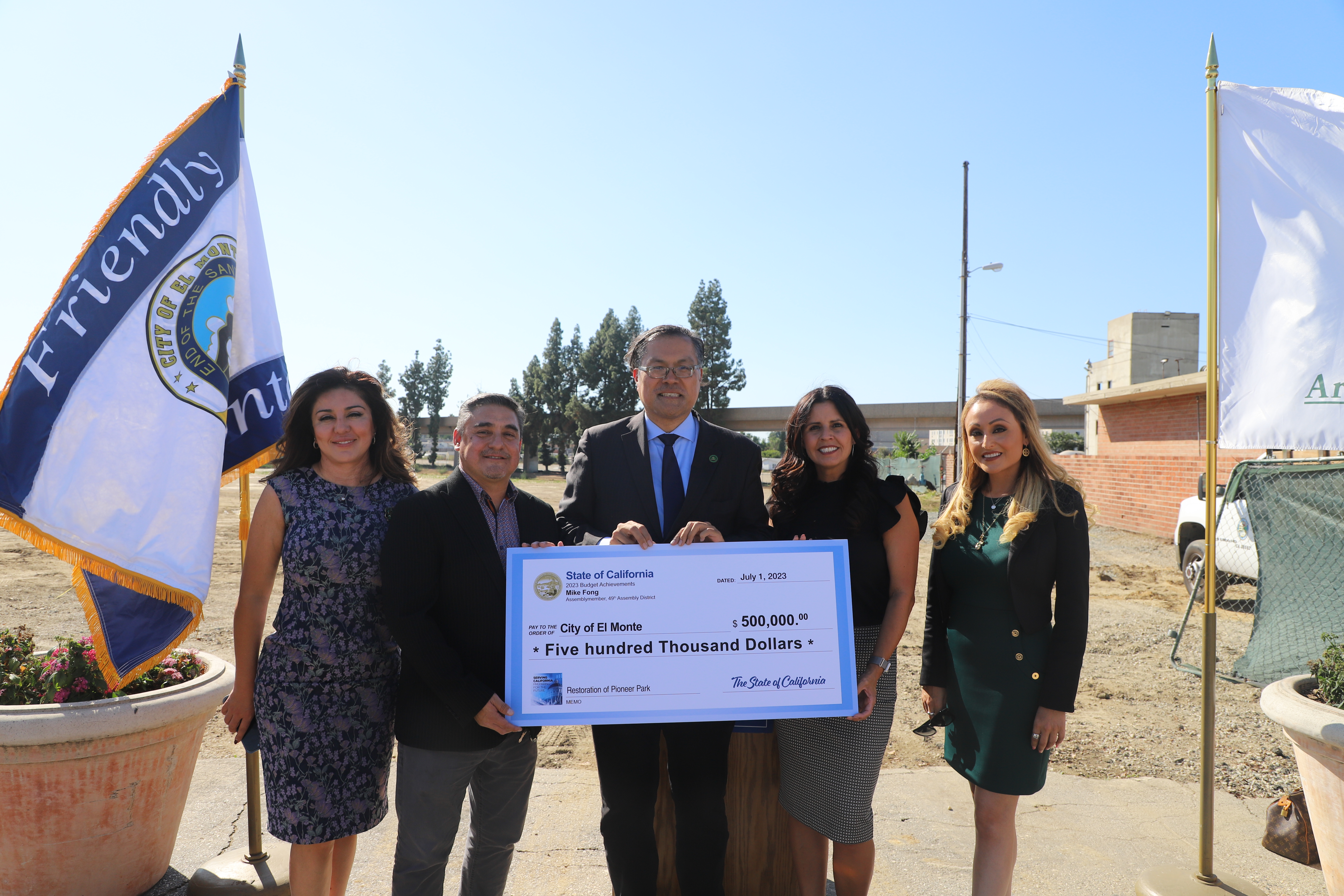 Assemblymember Fong presents a check to the City of El Monte